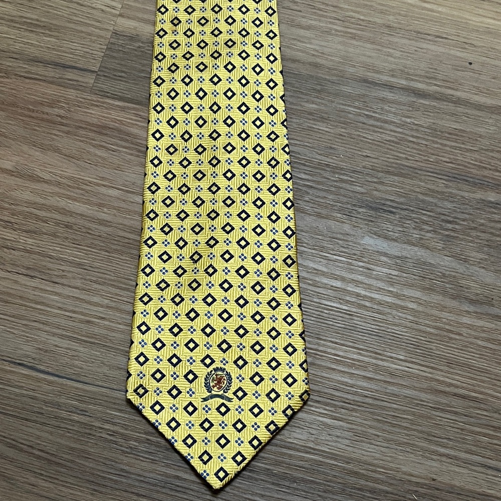 Vintage Tommy Hilfiger Yellow Geometric Tie With Crest